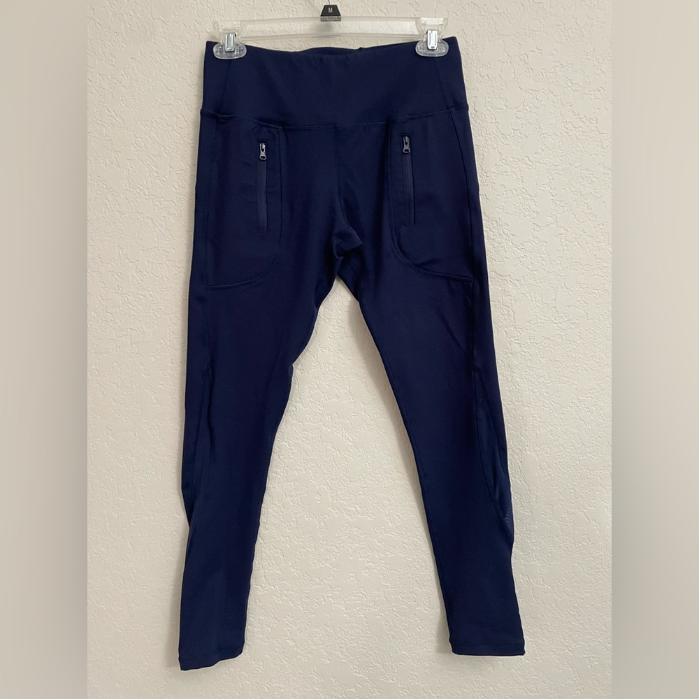 Lululemon Invigorate 7/8 Tights in Navy - Size 6